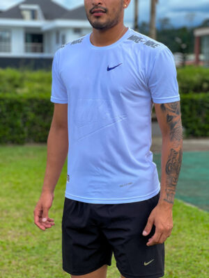 Camiseta Deportiva Nike Blanca
