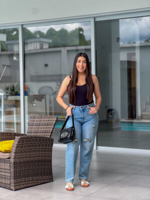 Dúo de Estilo: Blusa dark y Jeans