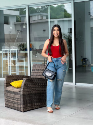Dúo de Estilo: Blusa roja y Jeans