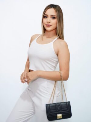 Look Total White: ¡Elegancia Radiante!