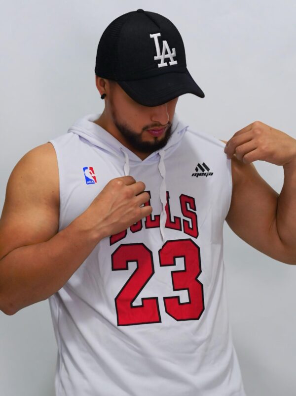 HoodTank: White Bulls