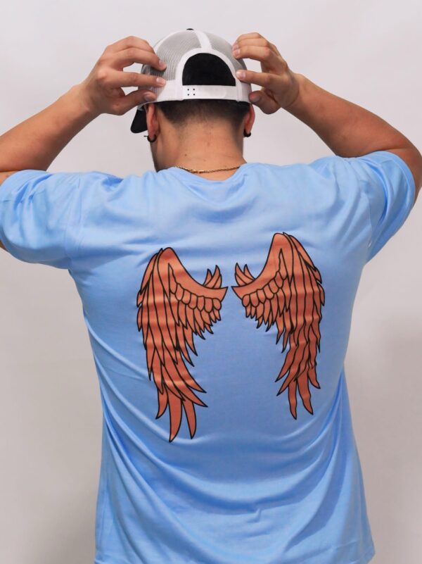 Camiseta. Celeste Alada doble Estilo